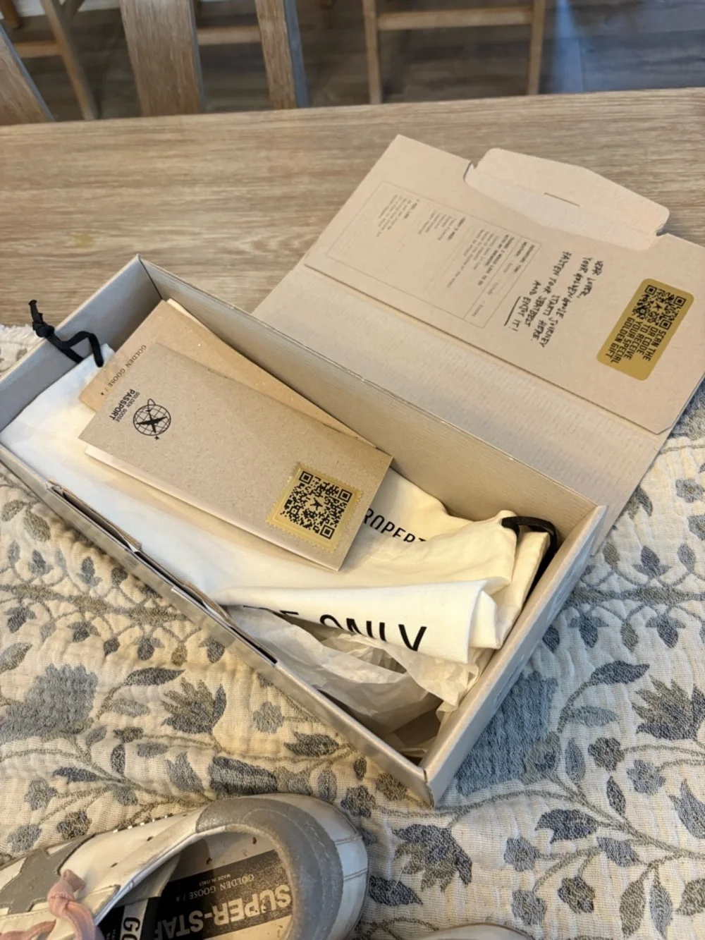 Golden Goose White Leather Low-Top Sneakers with Pink Laces - Picture 7 of 7